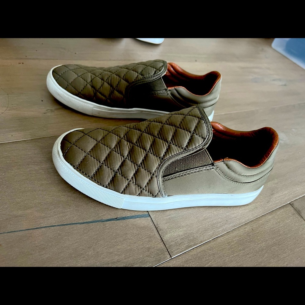 Steve Madden Slip on shoe